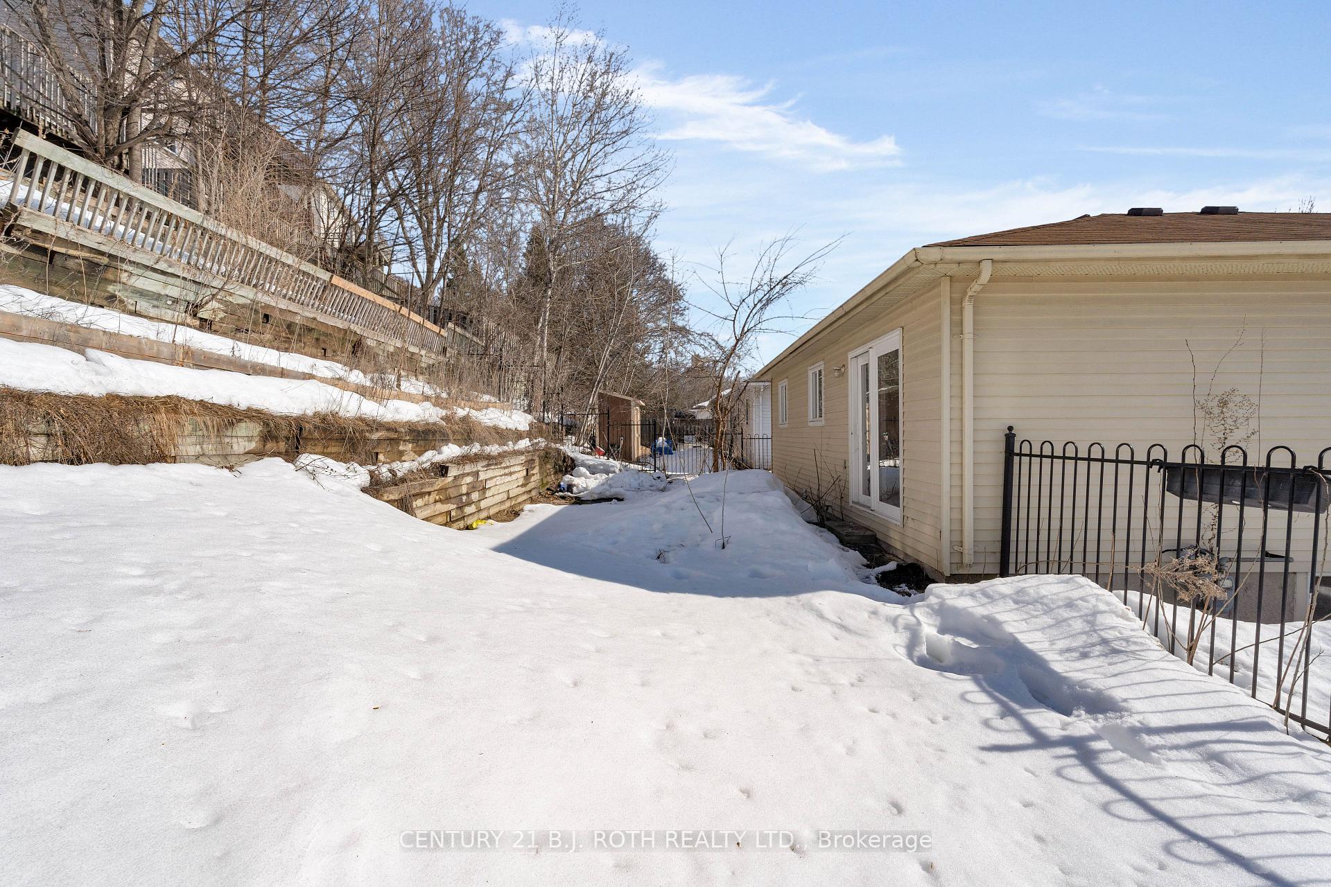 Photo 38 of 30 Engel Crescent, Barrie, Letitia Heights — HOMEH