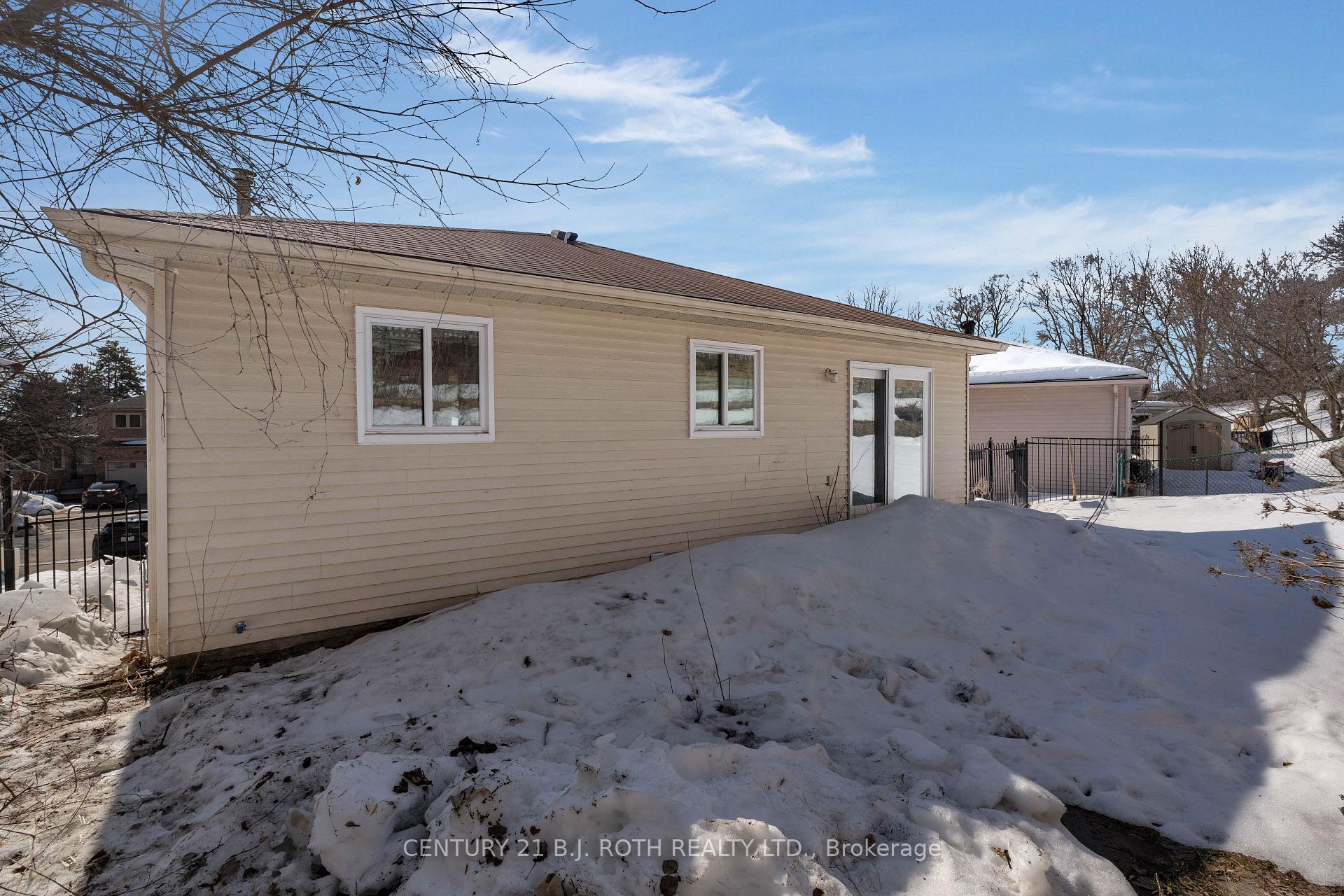 Photo 40 of 30 Engel Crescent, Barrie, Letitia Heights — HOMEH