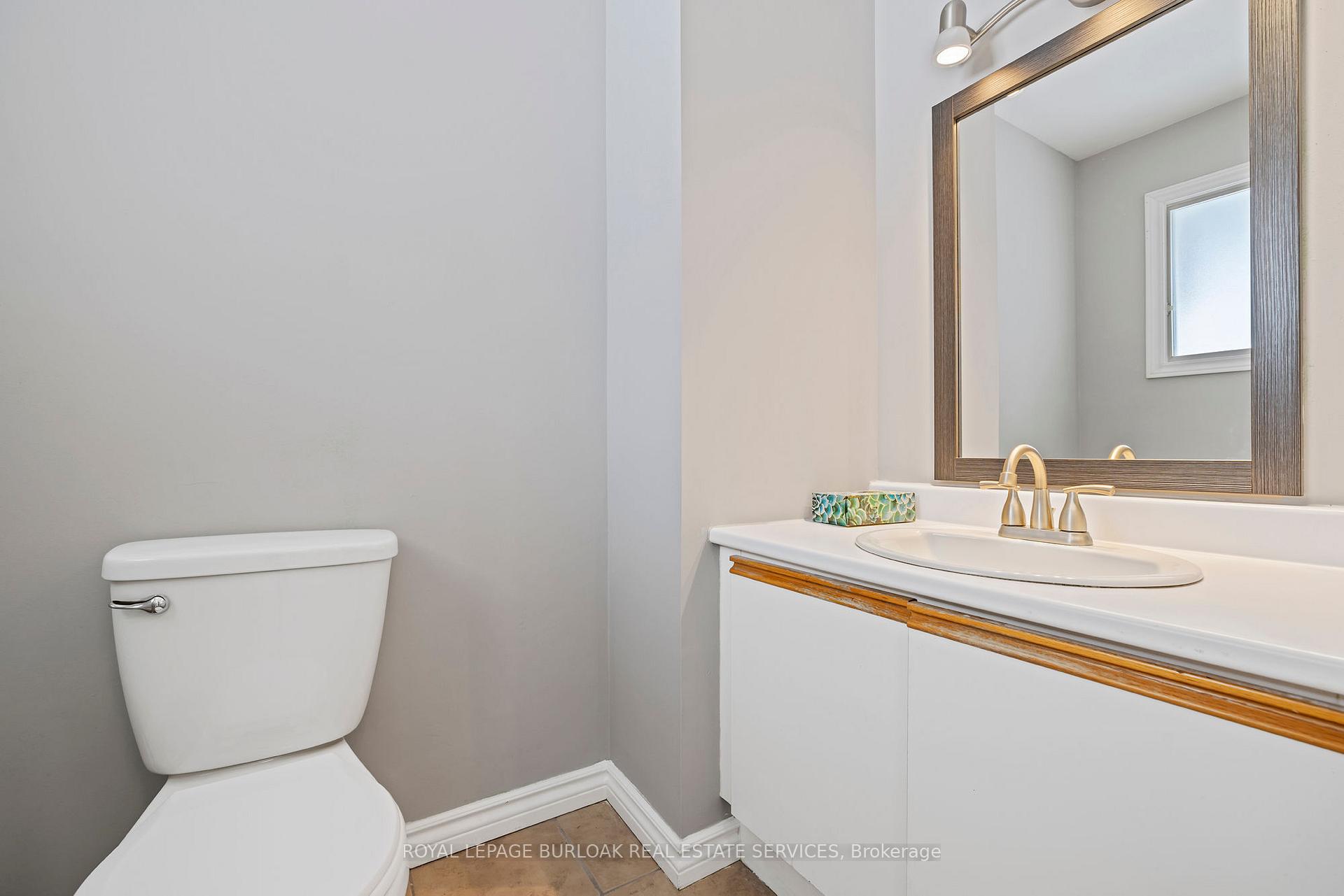 Photo 3 of 2483 Whittaker Drive, Burlington, Brant Hills — HOMEH