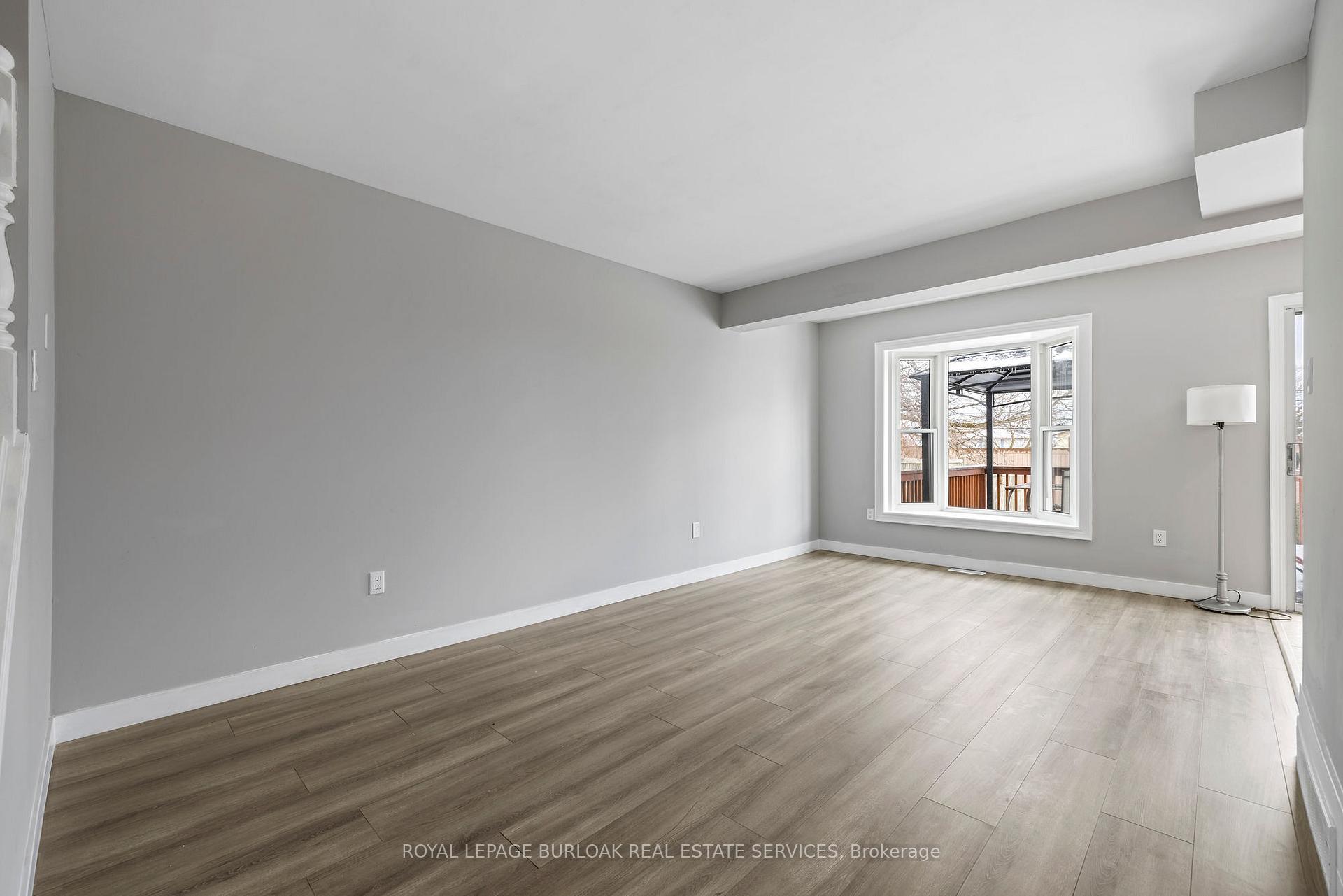 Photo 6 of 2483 Whittaker Drive, Burlington, Brant Hills — HOMEH