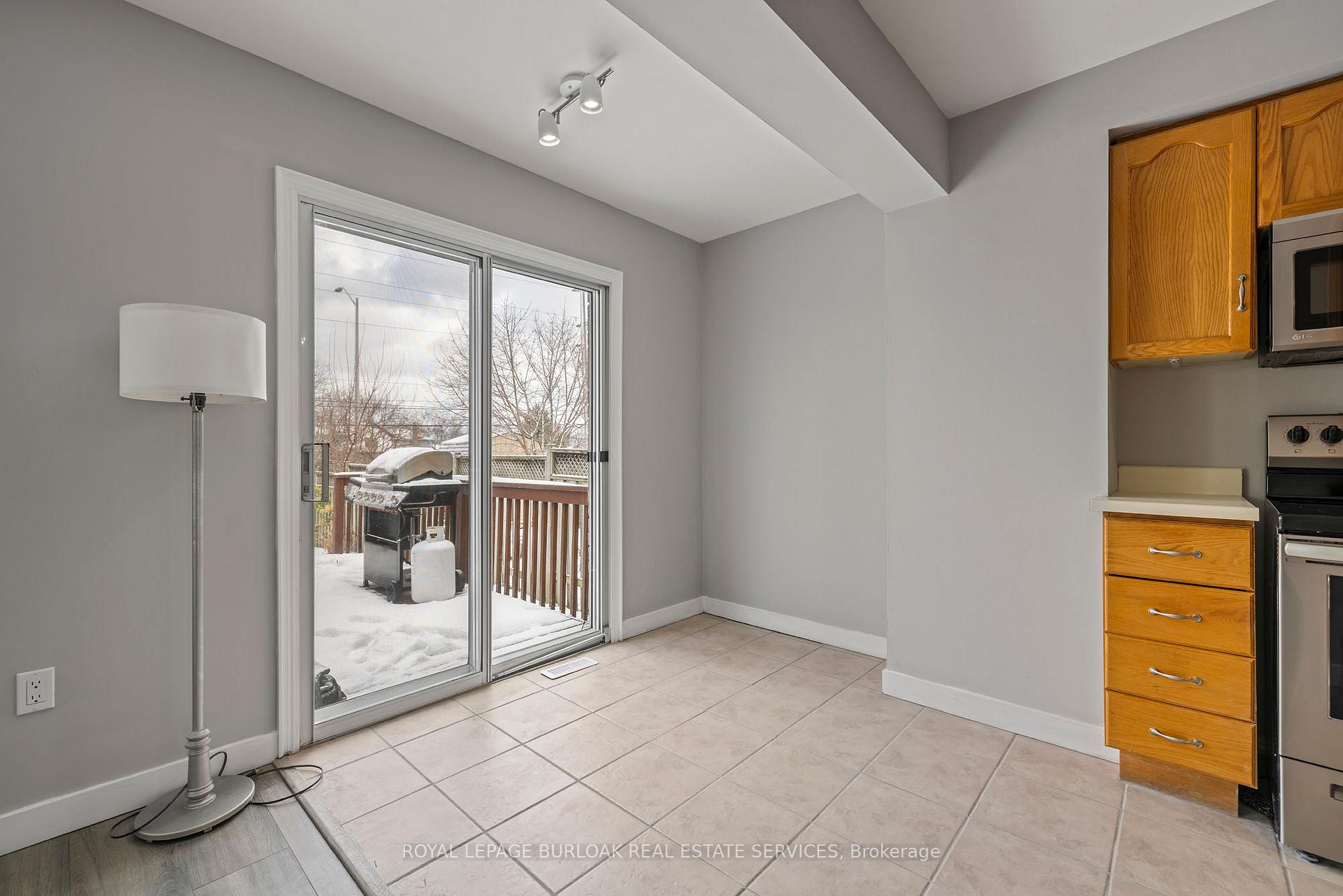 Photo 10 of 2483 Whittaker Drive, Burlington, Brant Hills — HOMEH
