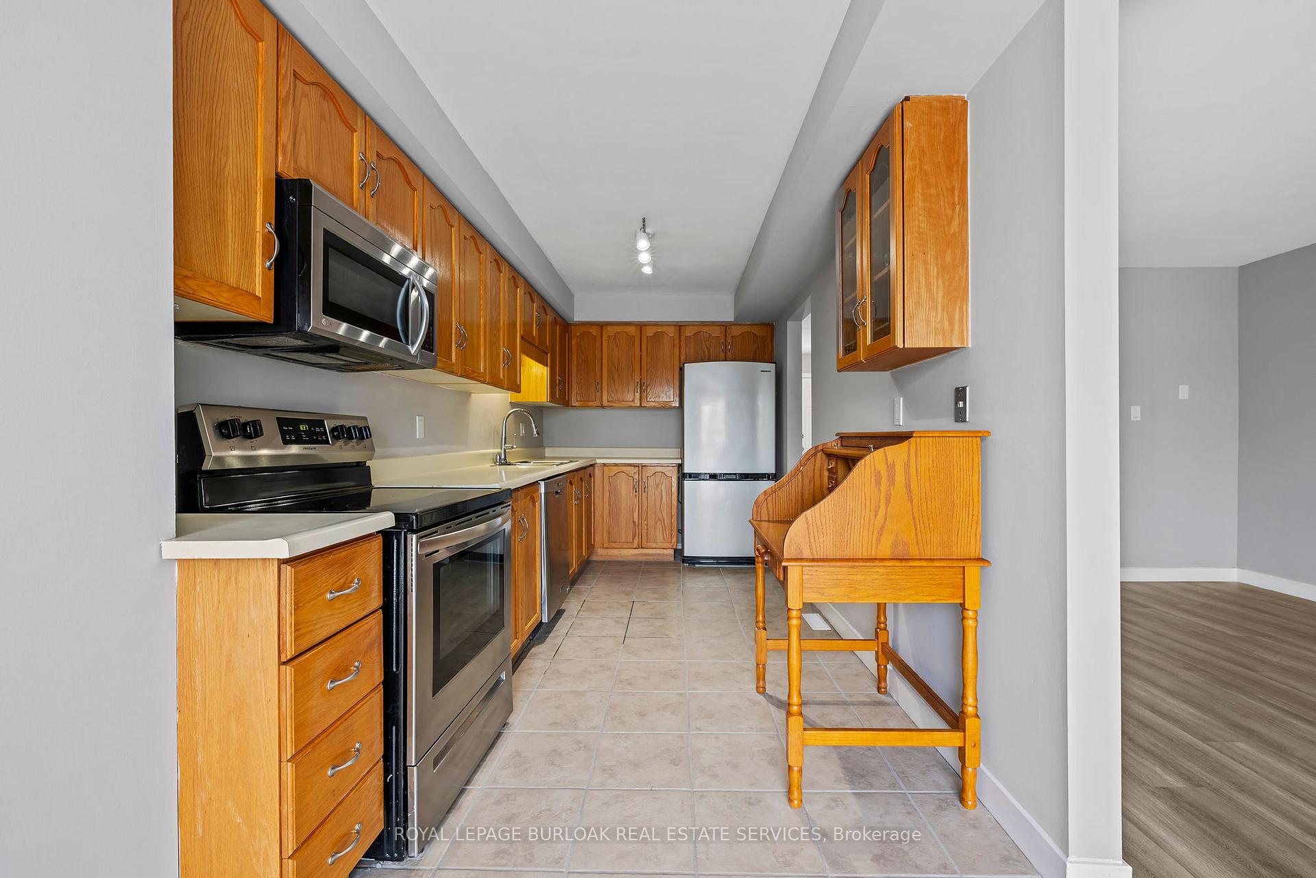 Photo 11 of 2483 Whittaker Drive, Burlington, Brant Hills — HOMEH