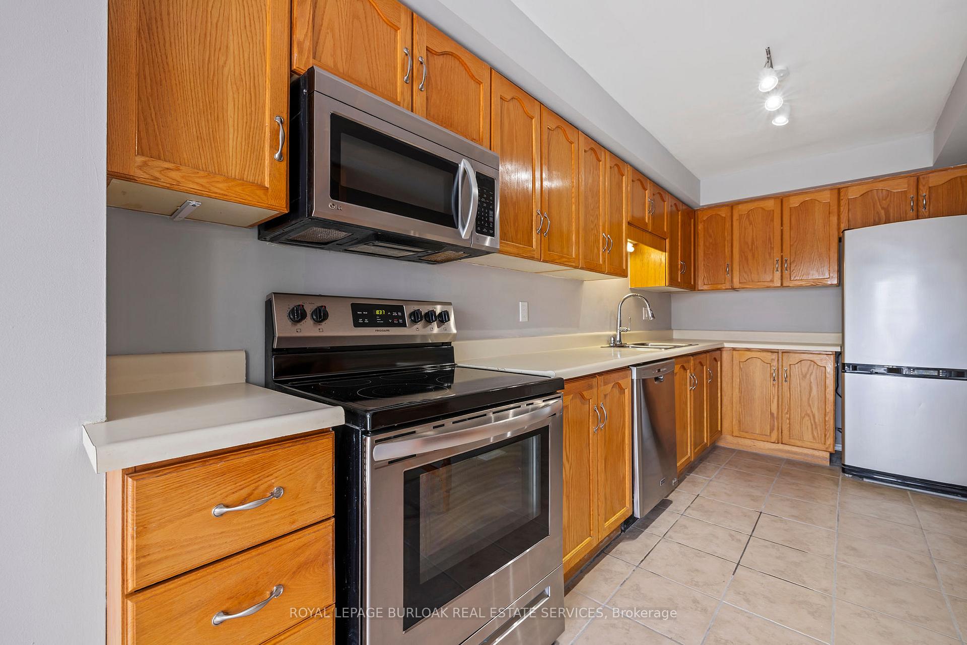Photo 12 of 2483 Whittaker Drive, Burlington, Brant Hills — HOMEH