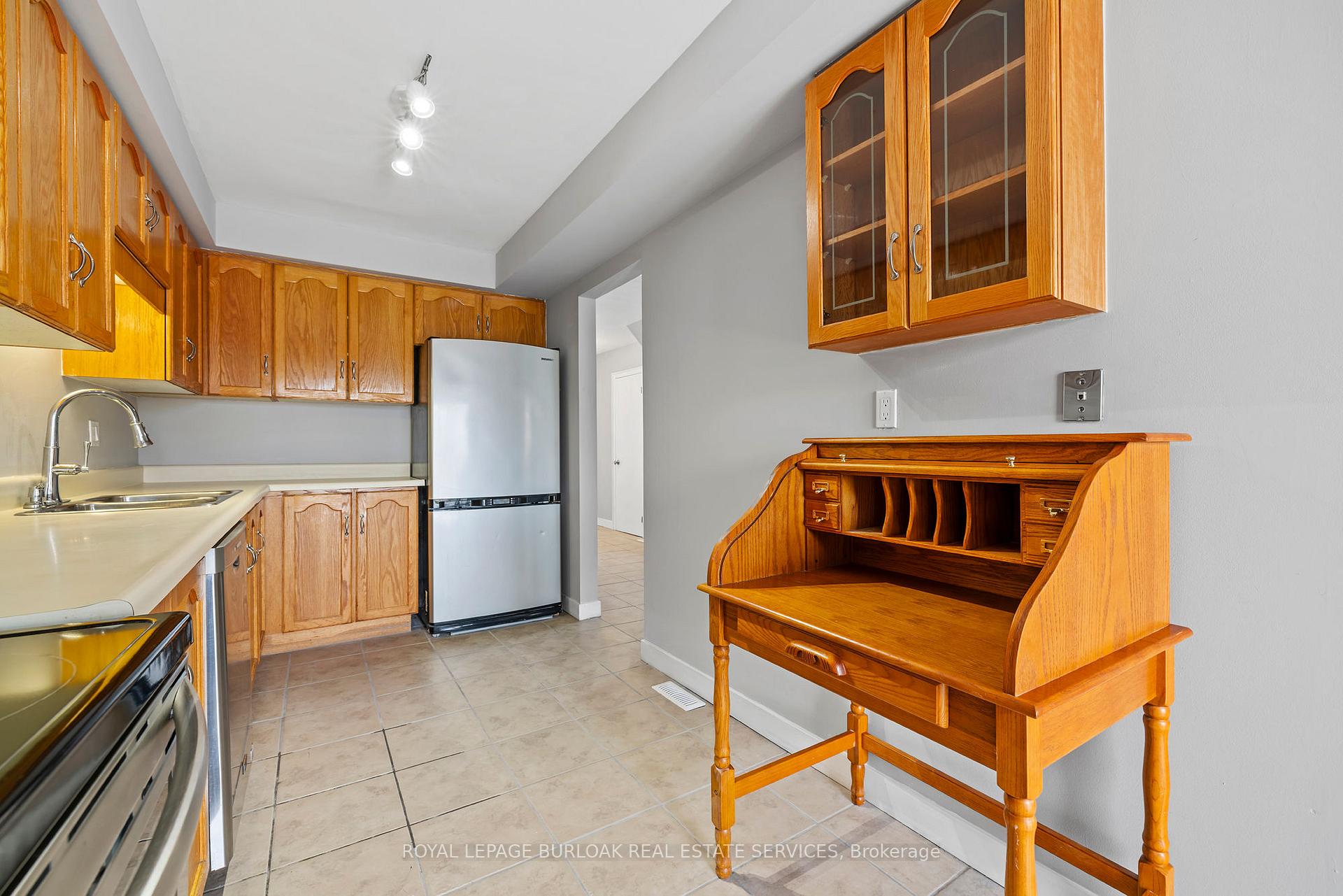 Photo 13 of 2483 Whittaker Drive, Burlington, Brant Hills — HOMEH