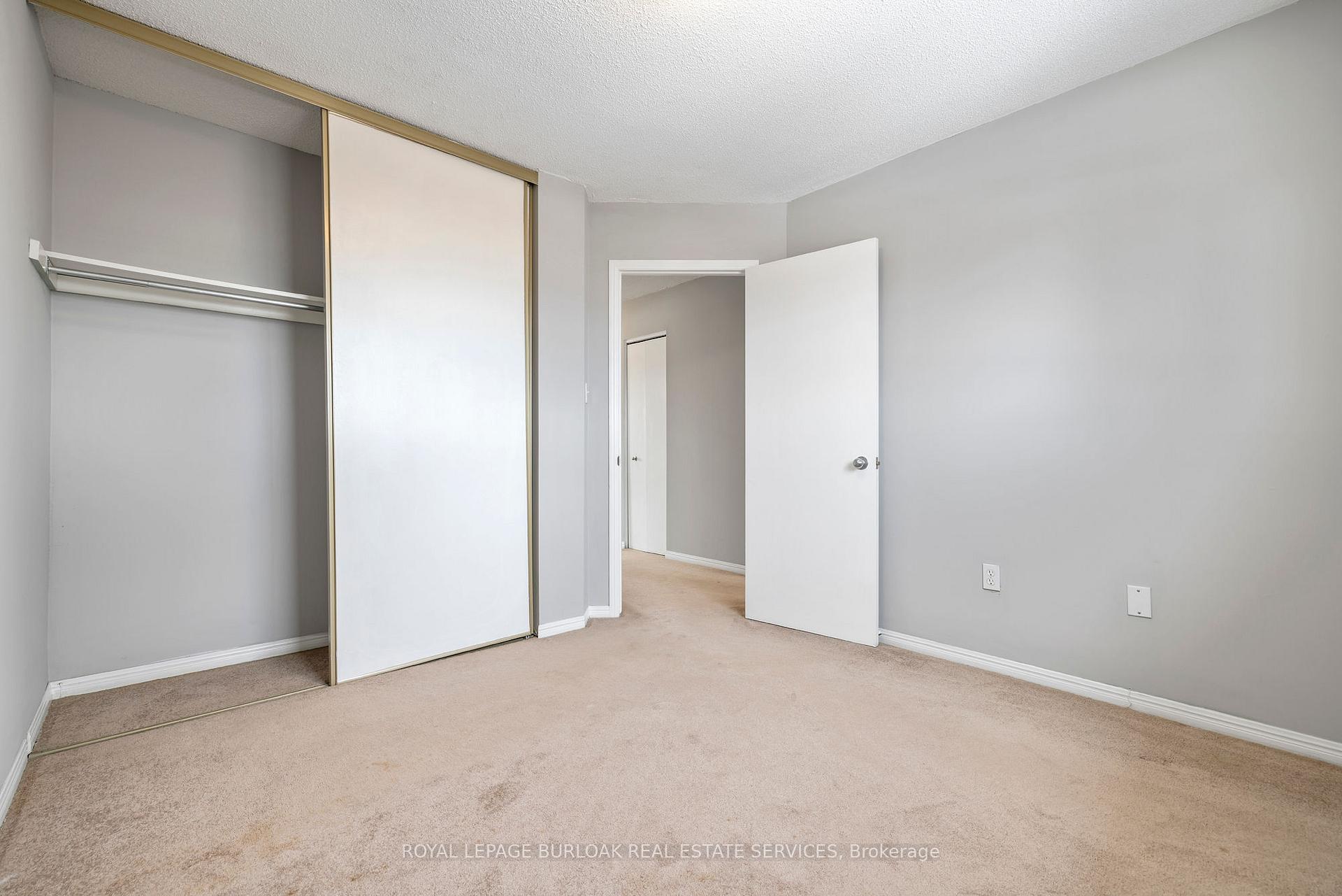 Photo 24 of 2483 Whittaker Drive, Burlington, Brant Hills — HOMEH