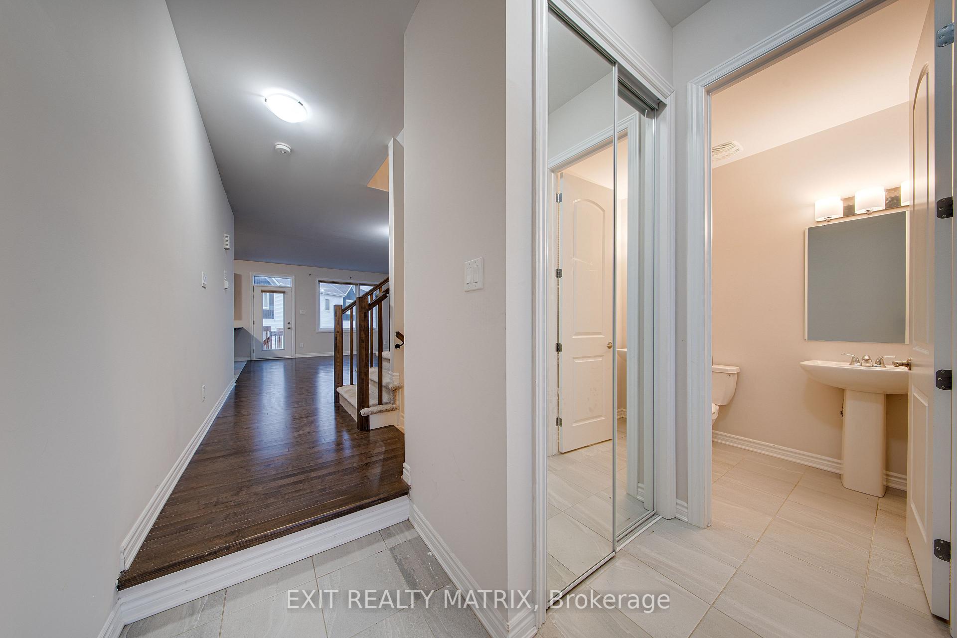 Photo 3 of 647 Chillerton Drive, Ottawa, Barrhaven - Half Moon Bay — HOMEH