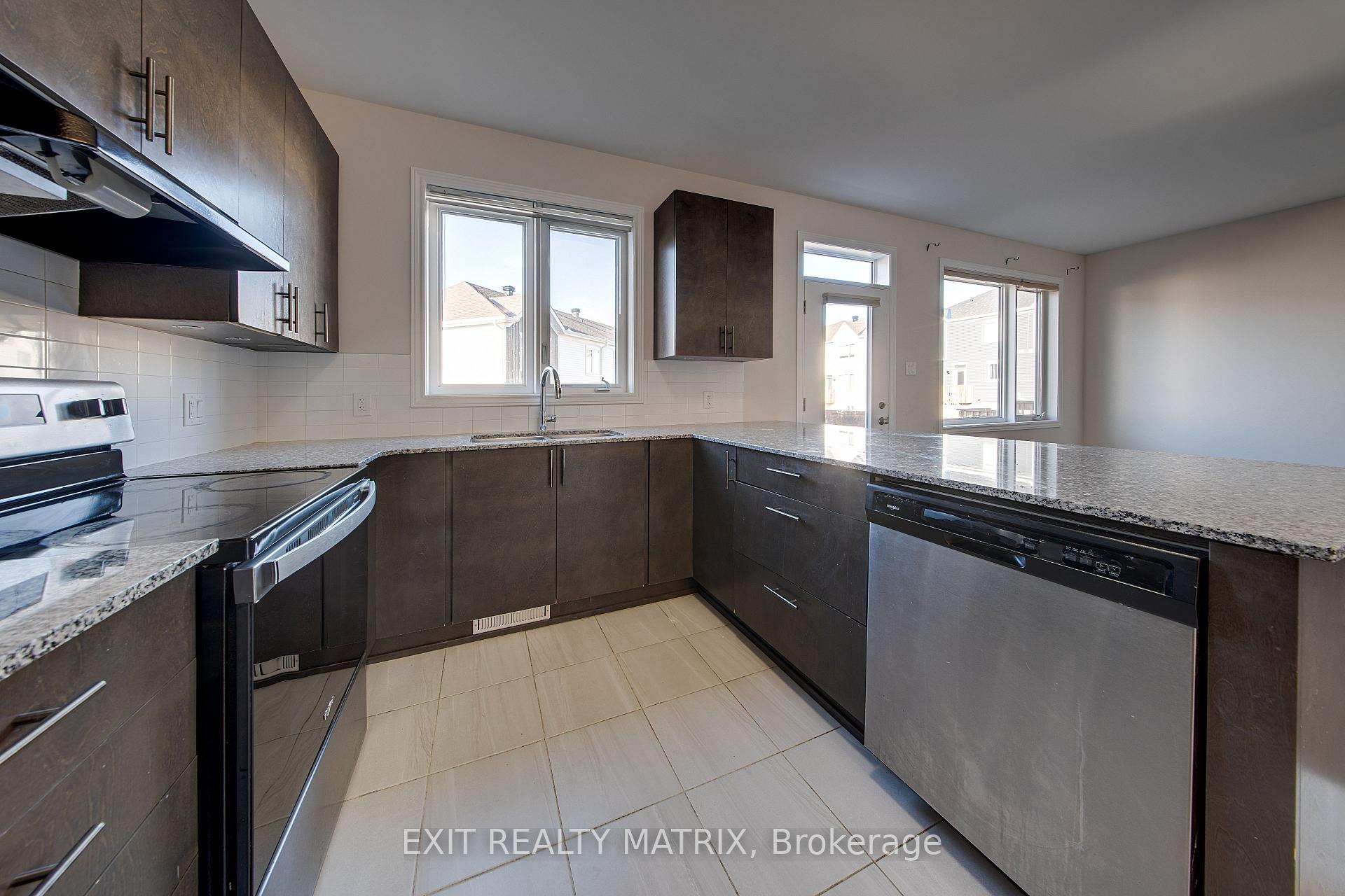 Photo 15 of 647 Chillerton Drive, Ottawa, Barrhaven - Half Moon Bay — HOMEH