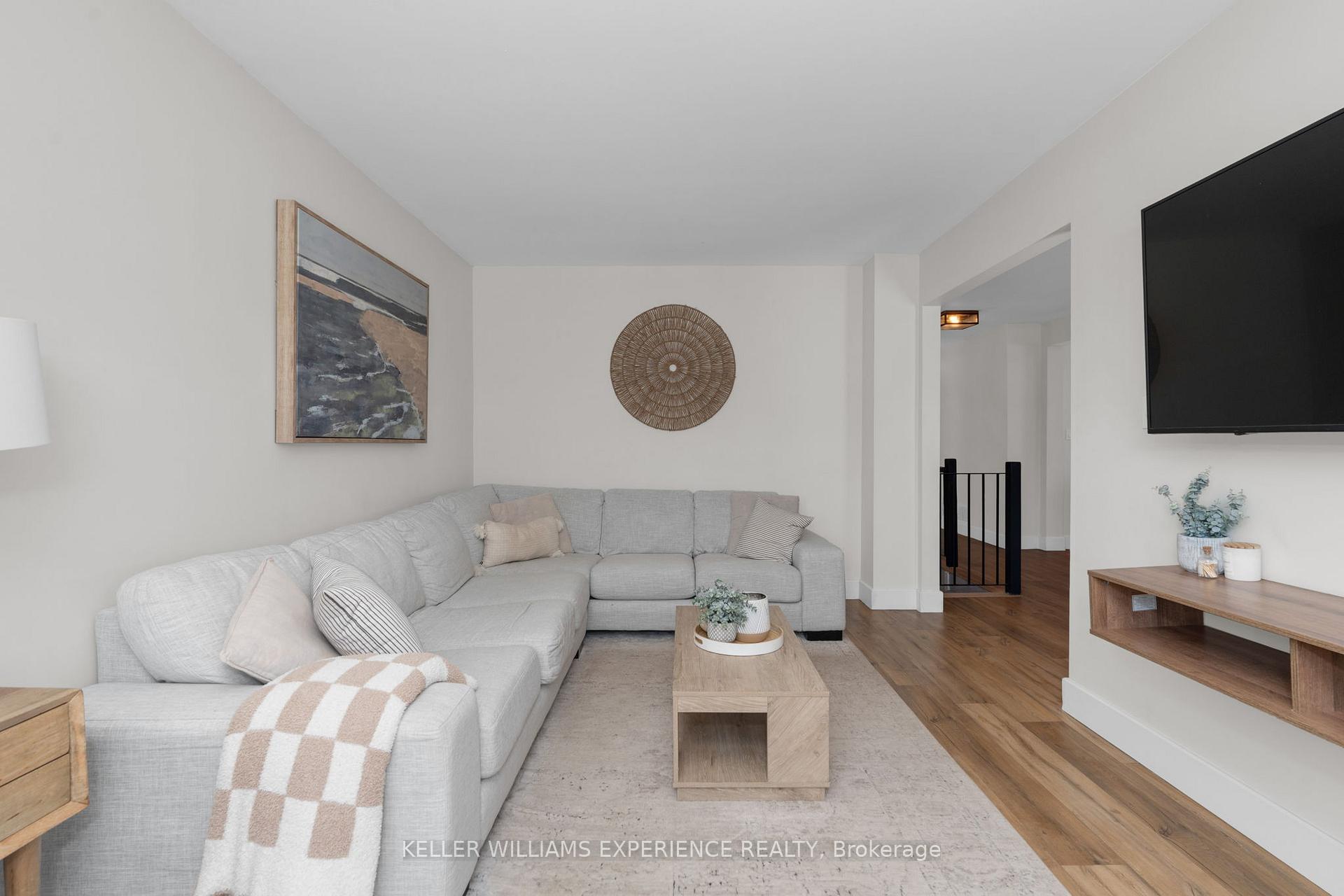 Photo 3 of 34 Assiniboine Drive, Barrie, Holly — HOMEH