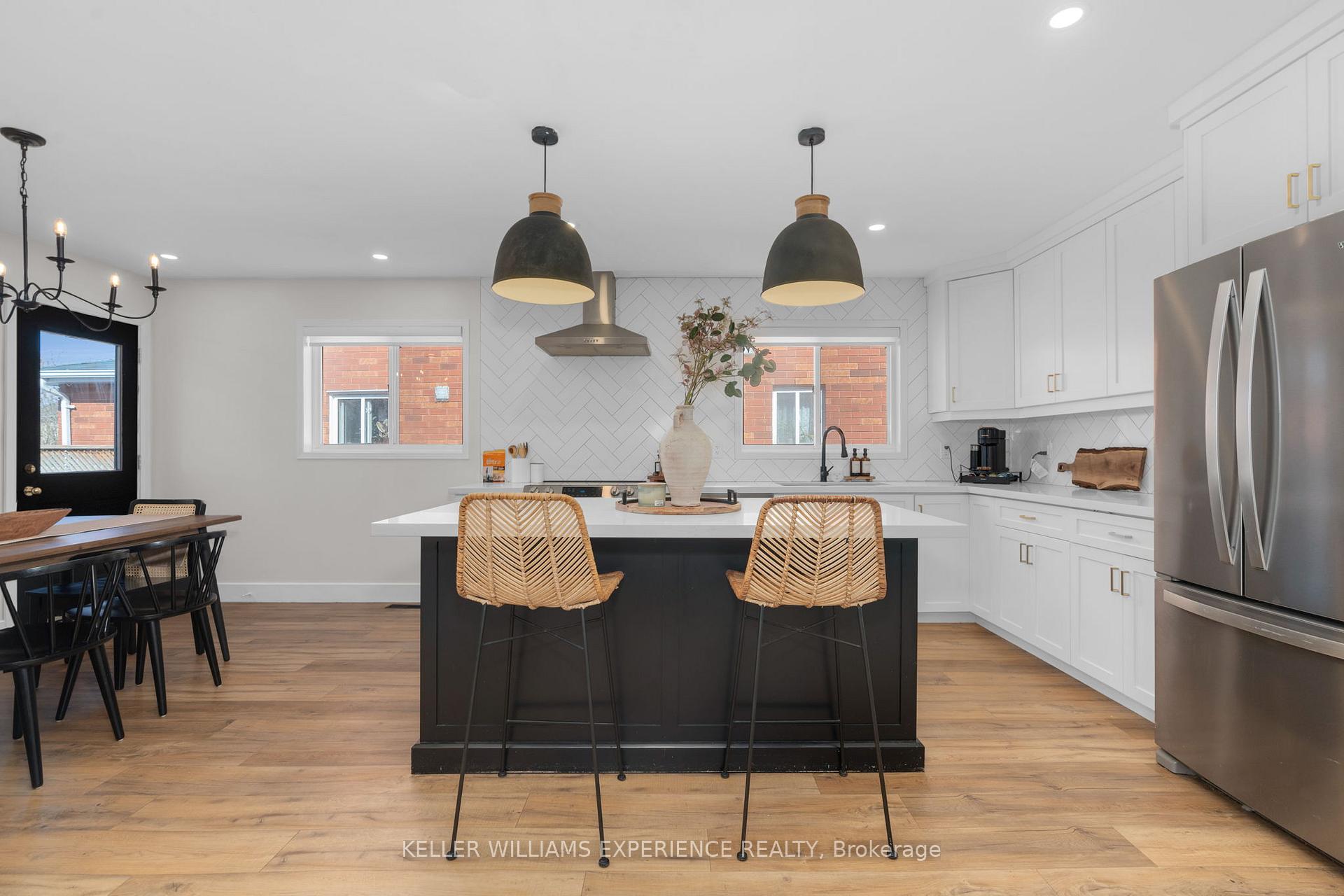Photo 5 of 34 Assiniboine Drive, Barrie, Holly — HOMEH