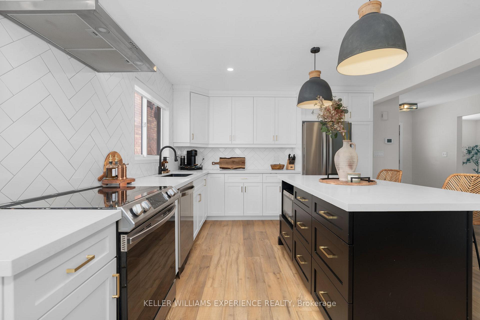 Photo 10 of 34 Assiniboine Drive, Barrie, Holly — HOMEH