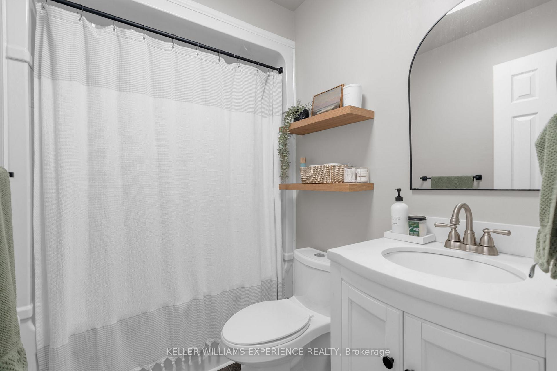 Photo 11 of 34 Assiniboine Drive, Barrie, Holly — HOMEH