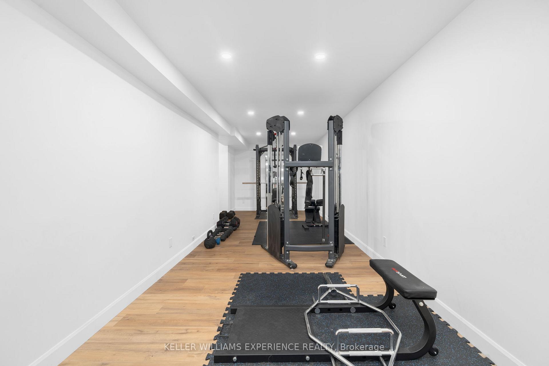 Photo 13 of 34 Assiniboine Drive, Barrie, Holly — HOMEH