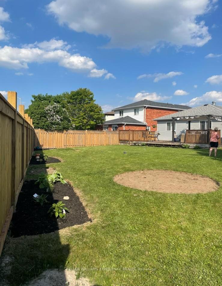 Photo 20 of 34 Assiniboine Drive, Barrie, Holly — HOMEH