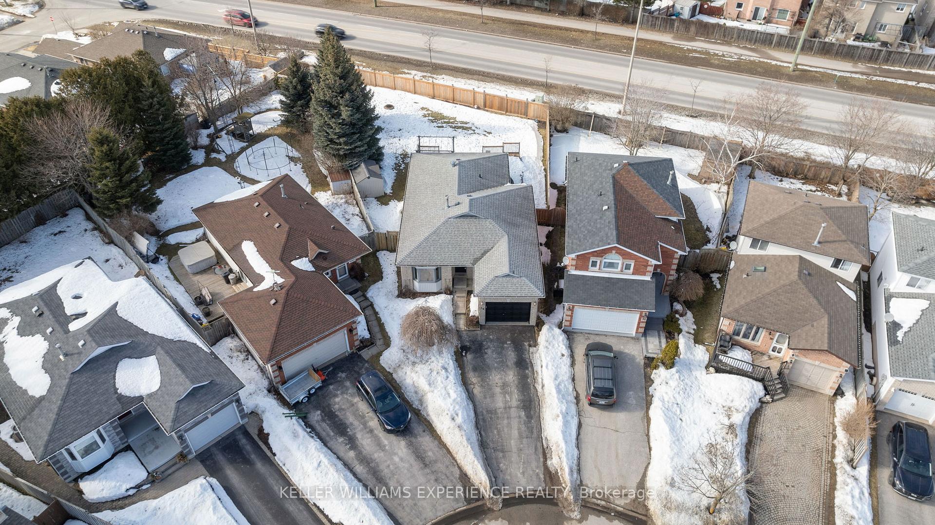 Photo 24 of 34 Assiniboine Drive, Barrie, Holly — HOMEH
