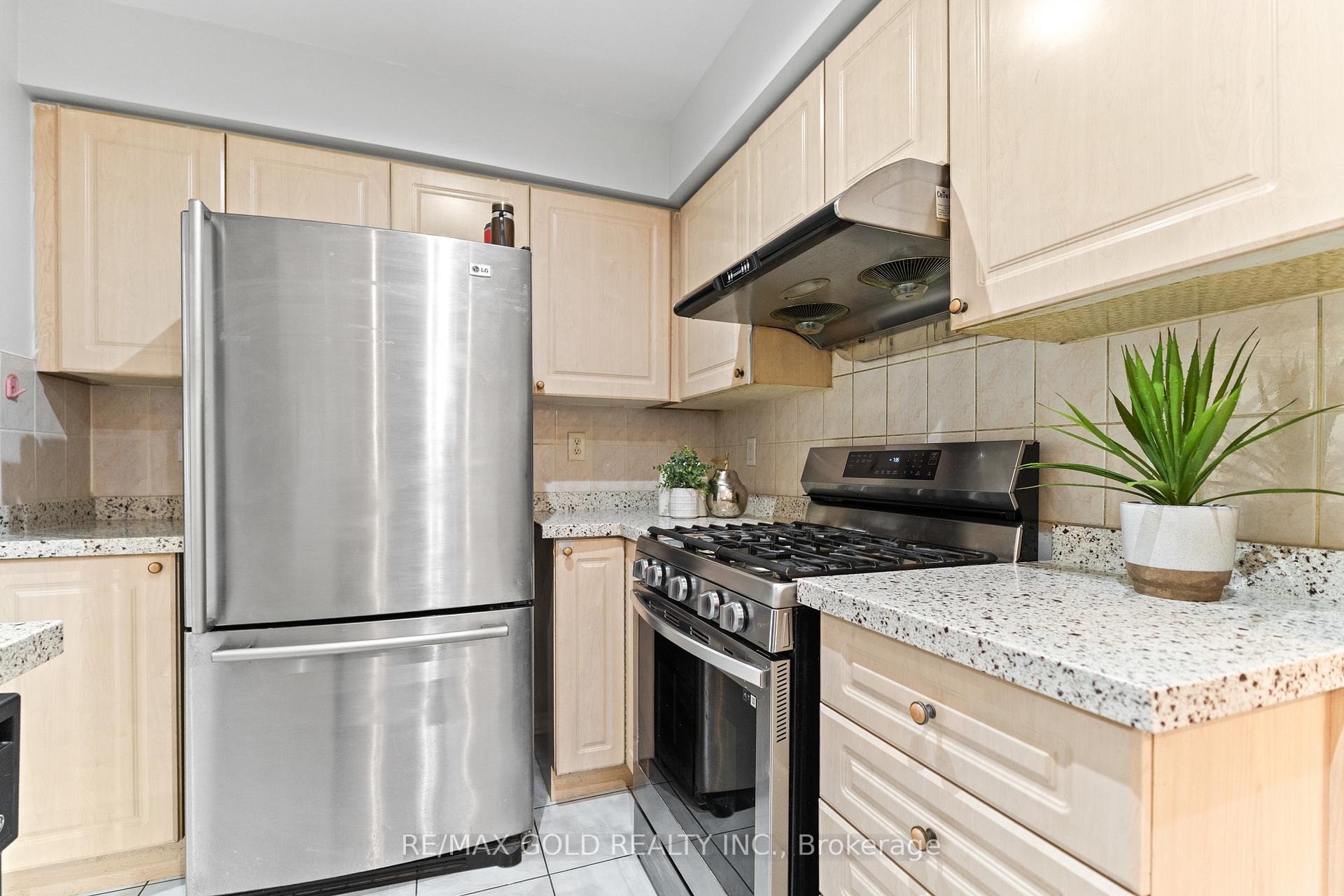 Photo 15 of 83 Mount Ranier Crescent, Brampton, Sandringham-Wellington — HOMEH