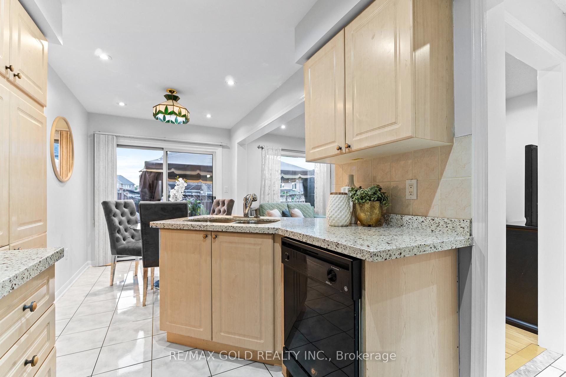 Photo 16 of 83 Mount Ranier Crescent, Brampton, Sandringham-Wellington — HOMEH
