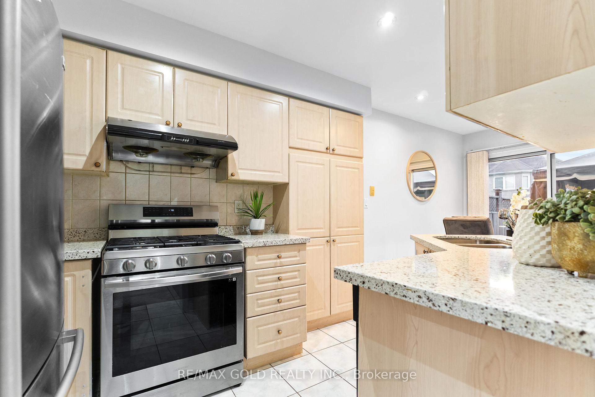 Photo 17 of 83 Mount Ranier Crescent, Brampton, Sandringham-Wellington — HOMEH