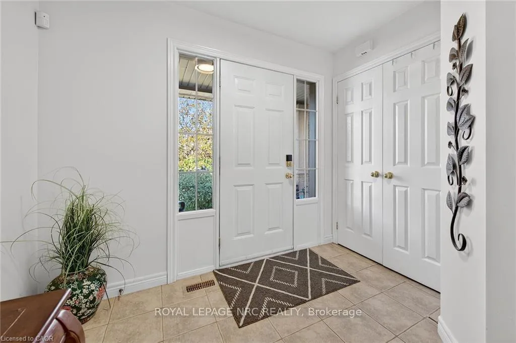 Photo 6 of 133 Eringate Drive, Hamilton, Stoney Creek — HOMEH