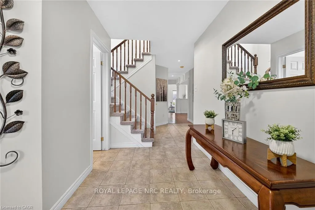 Photo 7 of 133 Eringate Drive, Hamilton, Stoney Creek — HOMEH