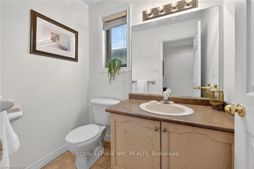 Photo 8 of 133 Eringate Drive, Hamilton, Stoney Creek — HOMEH