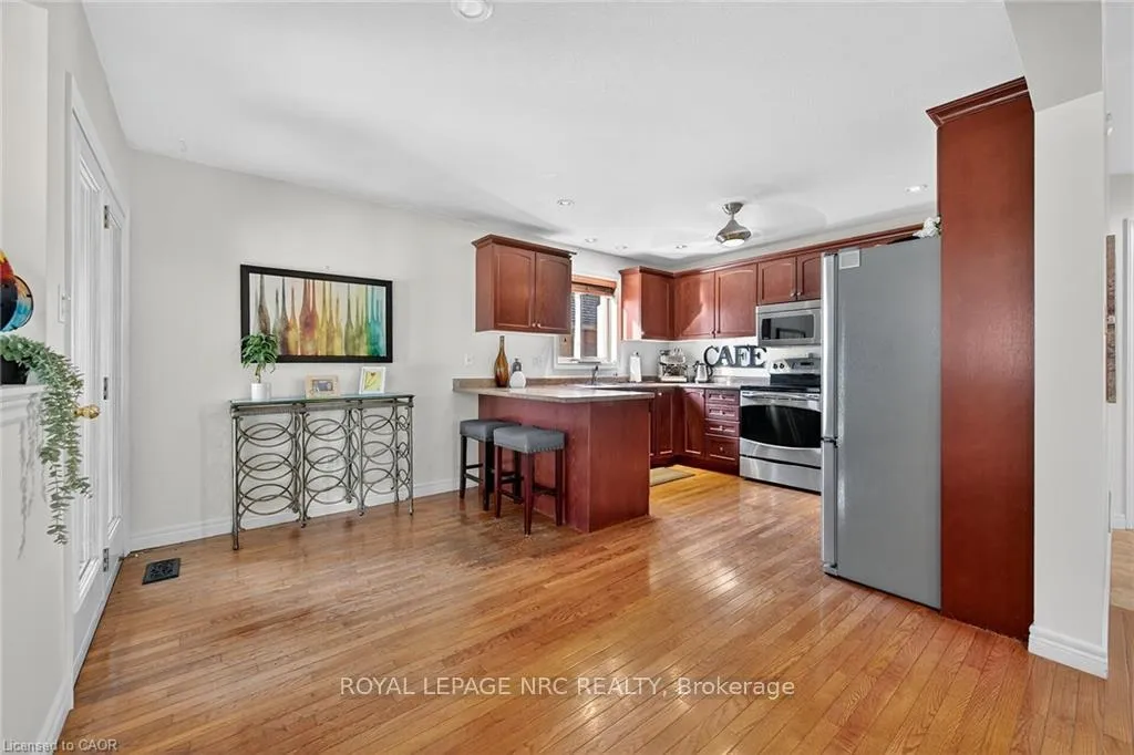 Photo 9 of 133 Eringate Drive, Hamilton, Stoney Creek — HOMEH
