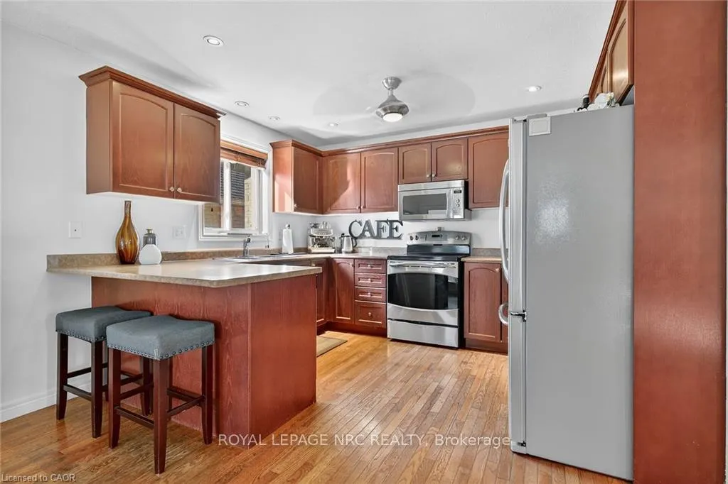 Photo 10 of 133 Eringate Drive, Hamilton, Stoney Creek — HOMEH