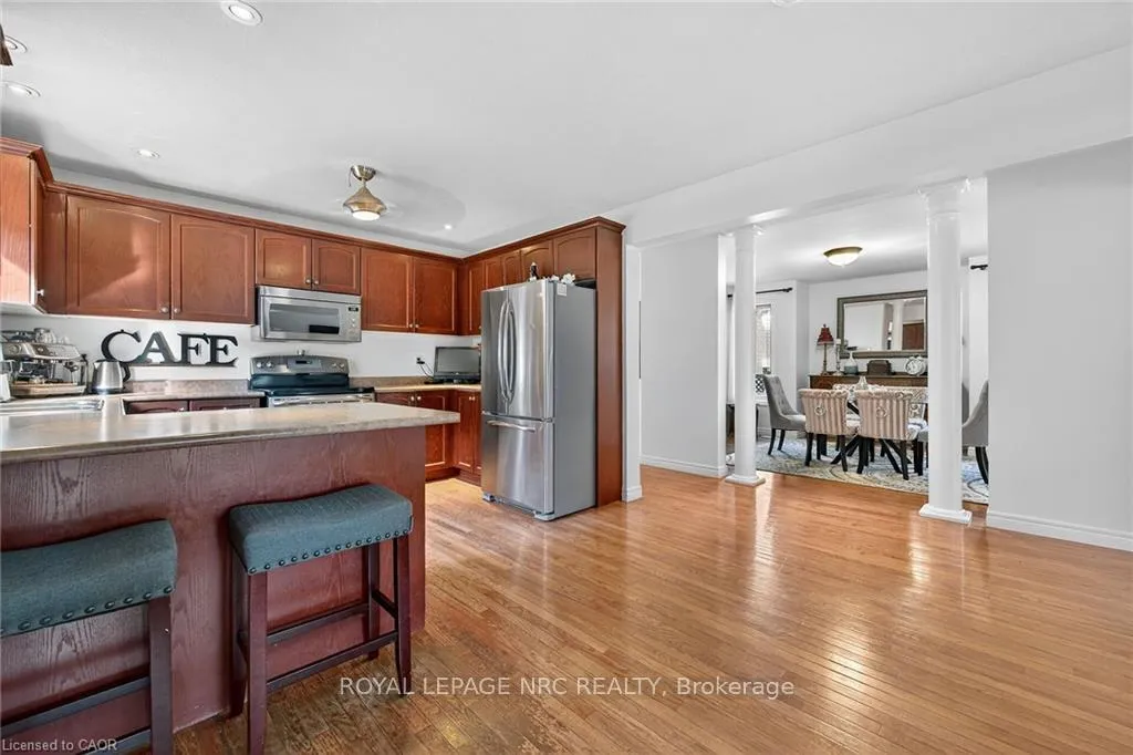 Photo 12 of 133 Eringate Drive, Hamilton, Stoney Creek — HOMEH