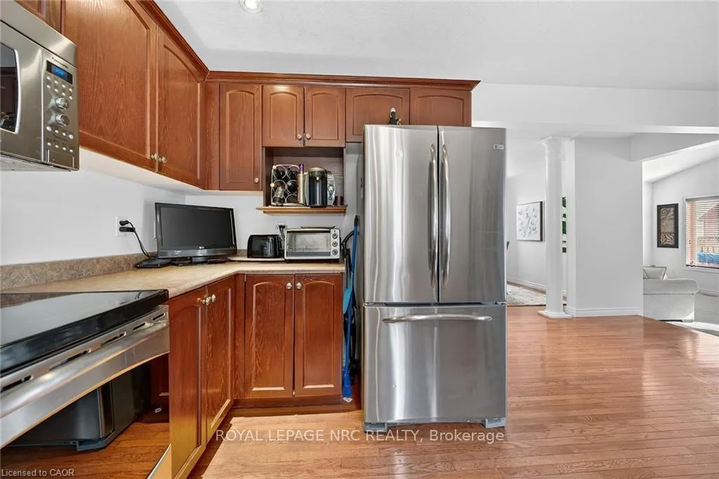 Photo 14 of 133 Eringate Drive, Hamilton, Stoney Creek — HOMEH