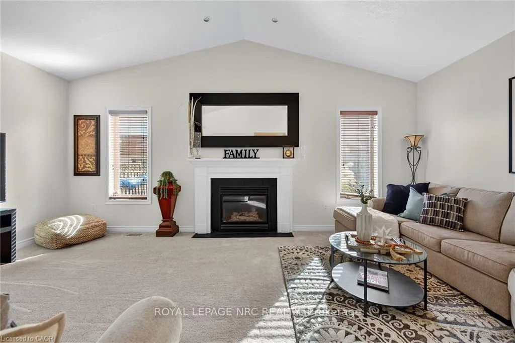 Photo 18 of 133 Eringate Drive, Hamilton, Stoney Creek — HOMEH