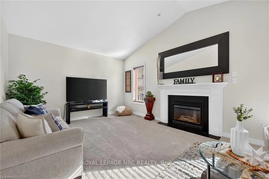Photo 19 of 133 Eringate Drive, Hamilton, Stoney Creek — HOMEH