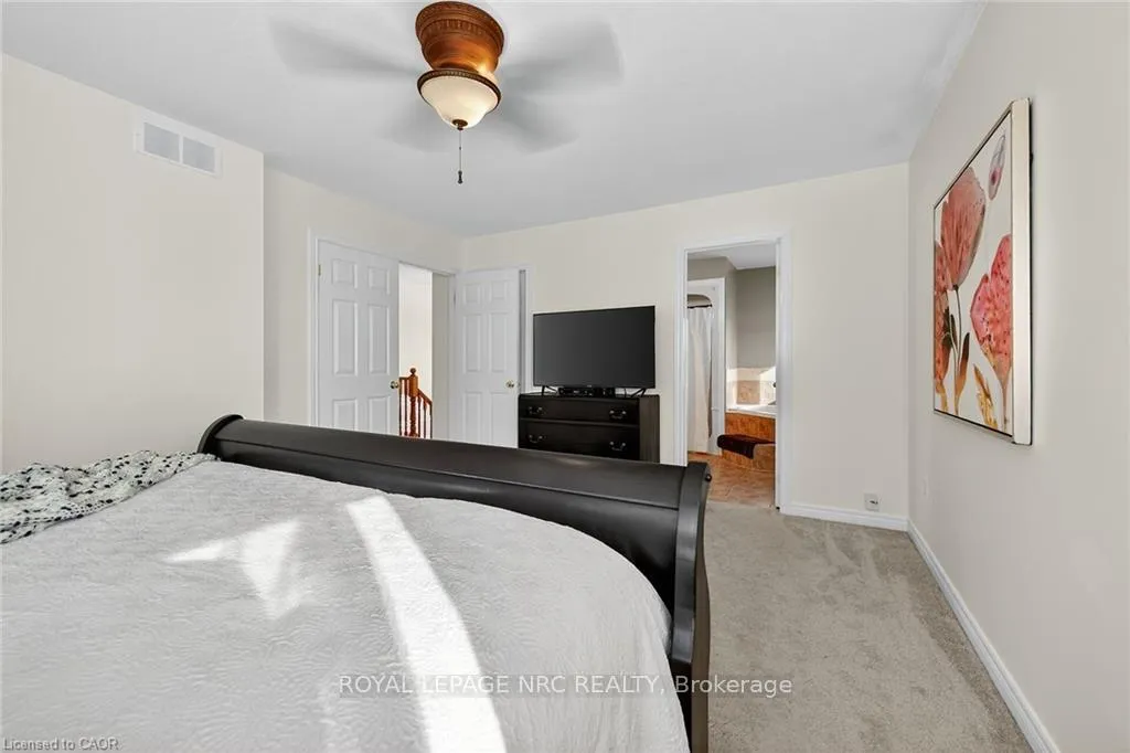 Photo 23 of 133 Eringate Drive, Hamilton, Stoney Creek — HOMEH