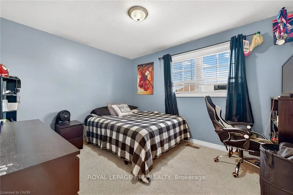 Photo 26 of 133 Eringate Drive, Hamilton, Stoney Creek — HOMEH