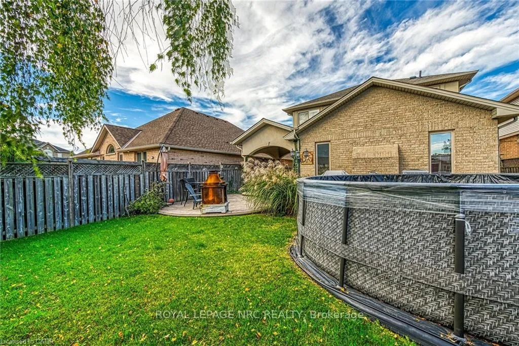Photo 32 of 133 Eringate Drive, Hamilton, Stoney Creek — HOMEH