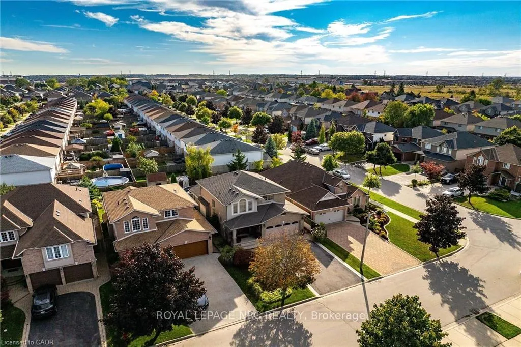 Photo 33 of 133 Eringate Drive, Hamilton, Stoney Creek — HOMEH