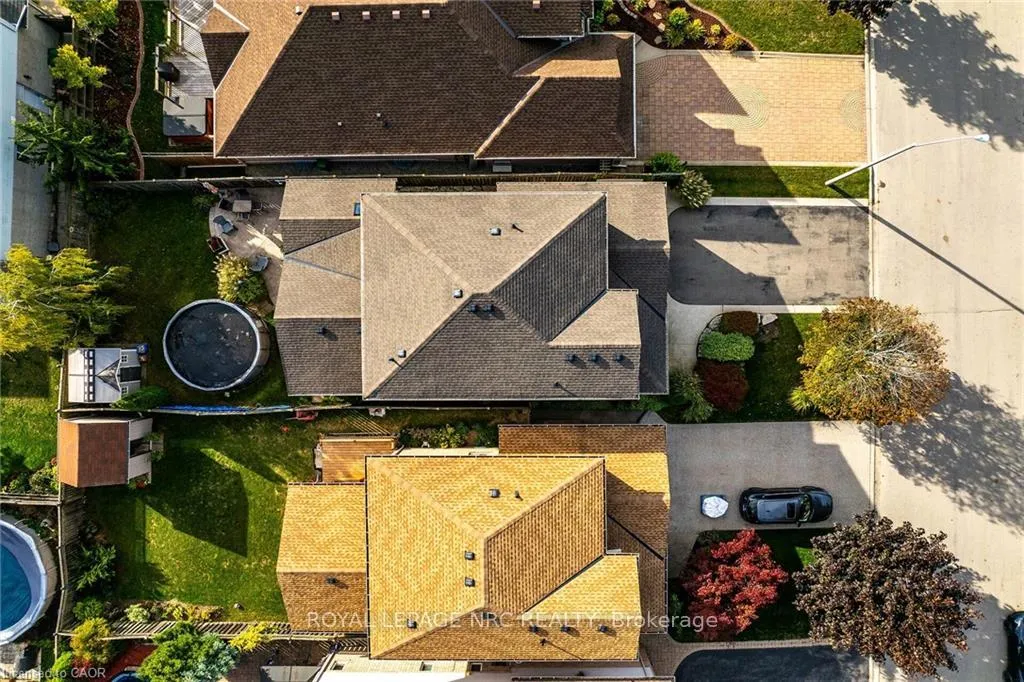 Photo 34 of 133 Eringate Drive, Hamilton, Stoney Creek — HOMEH