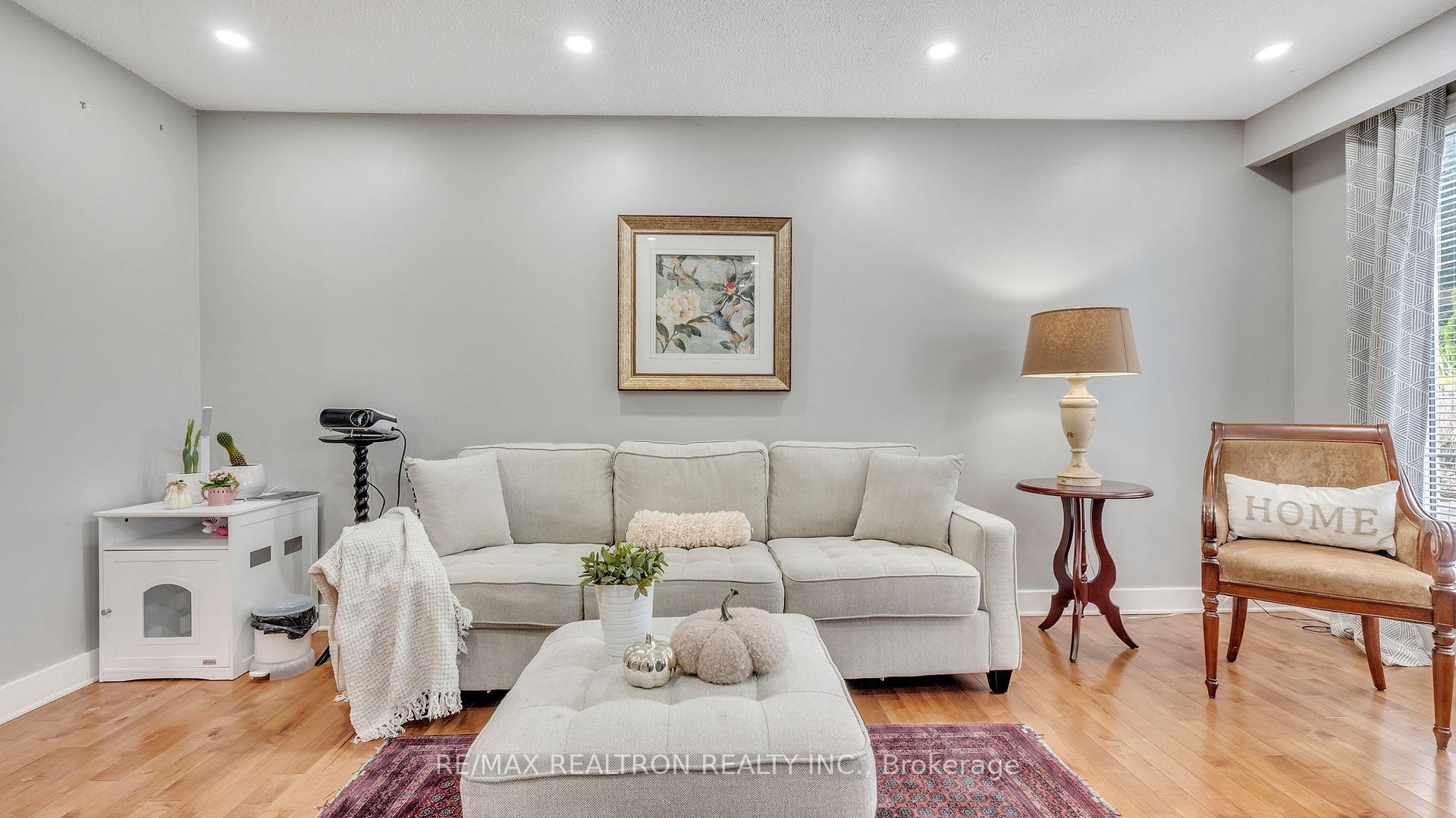 Photo 8 of 63 Dreyer Drive E, Ajax, South East — HOMEH