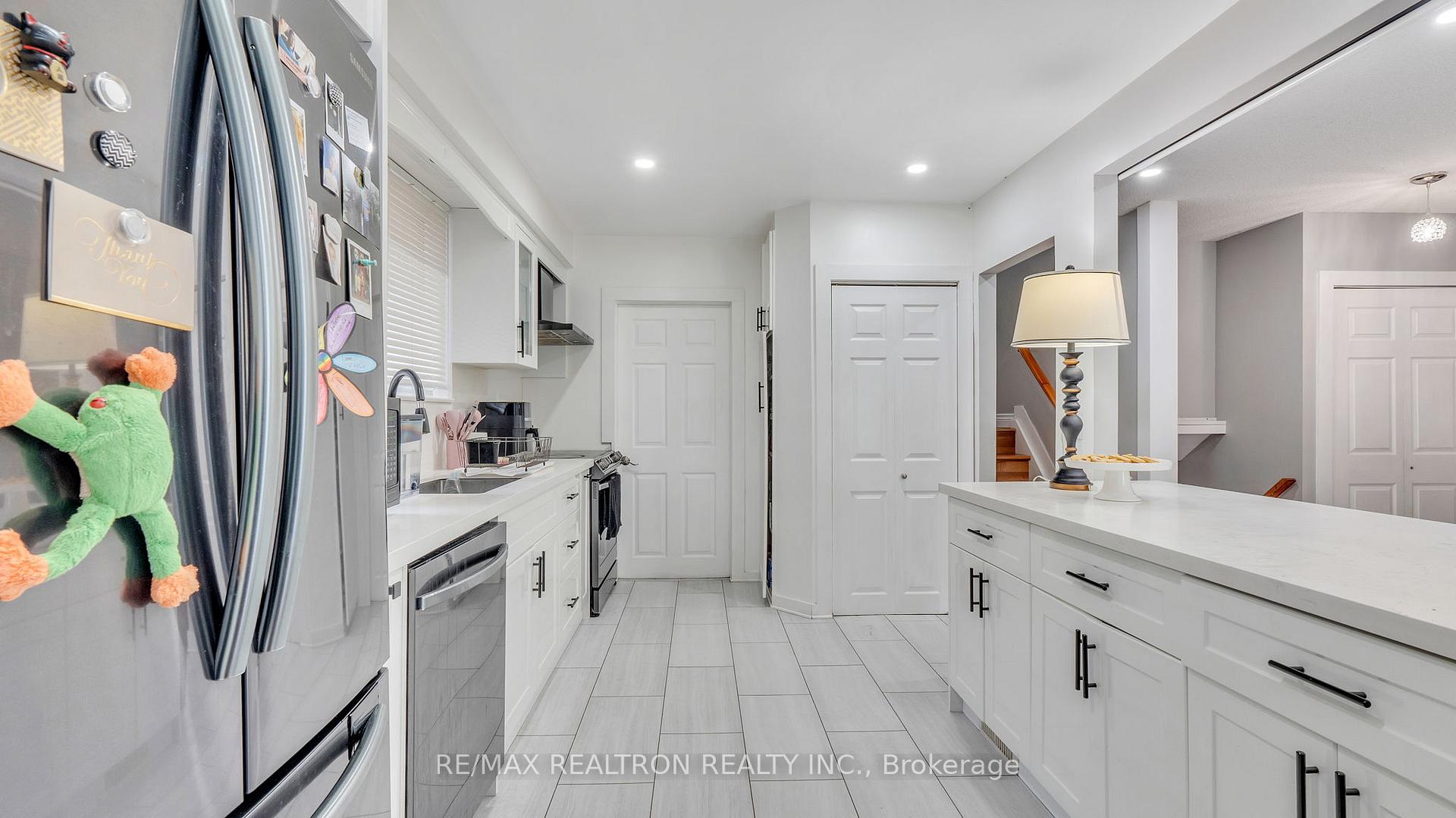 Photo 10 of 63 Dreyer Drive E, Ajax, South East — HOMEH