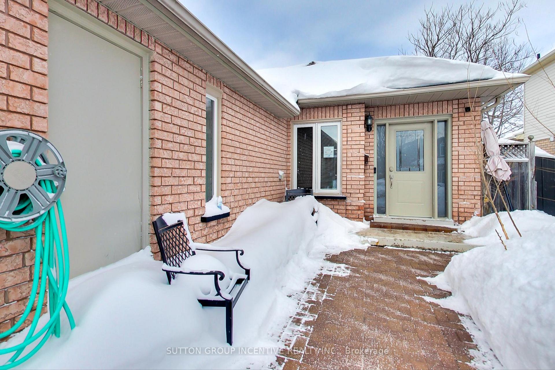 Photo 2 of 32 Gore Drive, Barrie, Ardagh — HOMEH