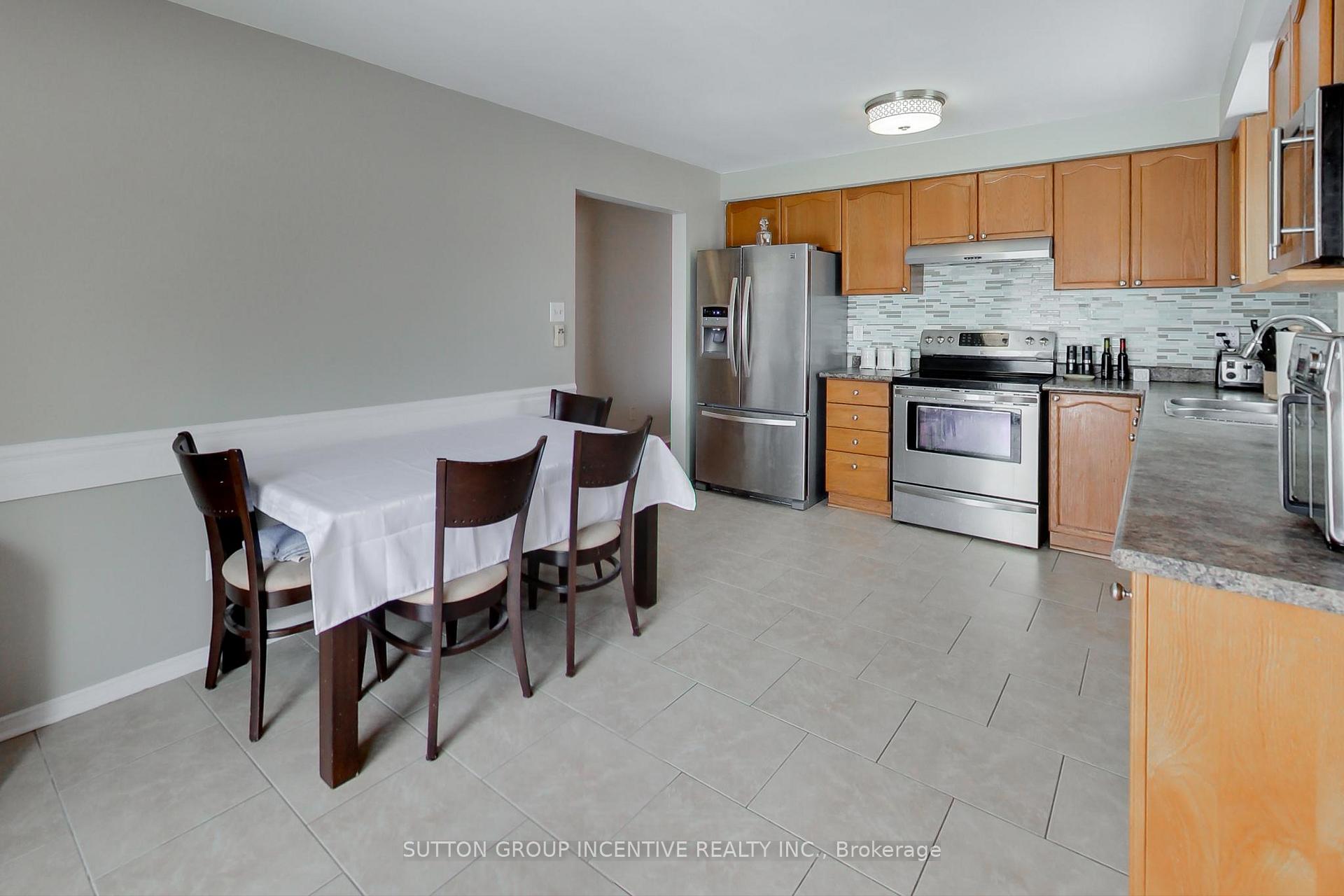 Photo 9 of 32 Gore Drive, Barrie, Ardagh — HOMEH
