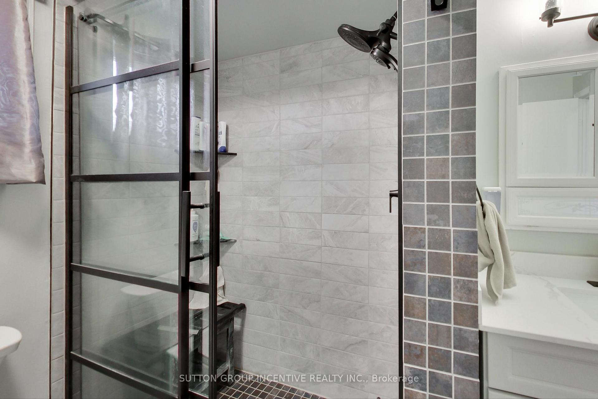 Photo 16 of 32 Gore Drive, Barrie, Ardagh — HOMEH