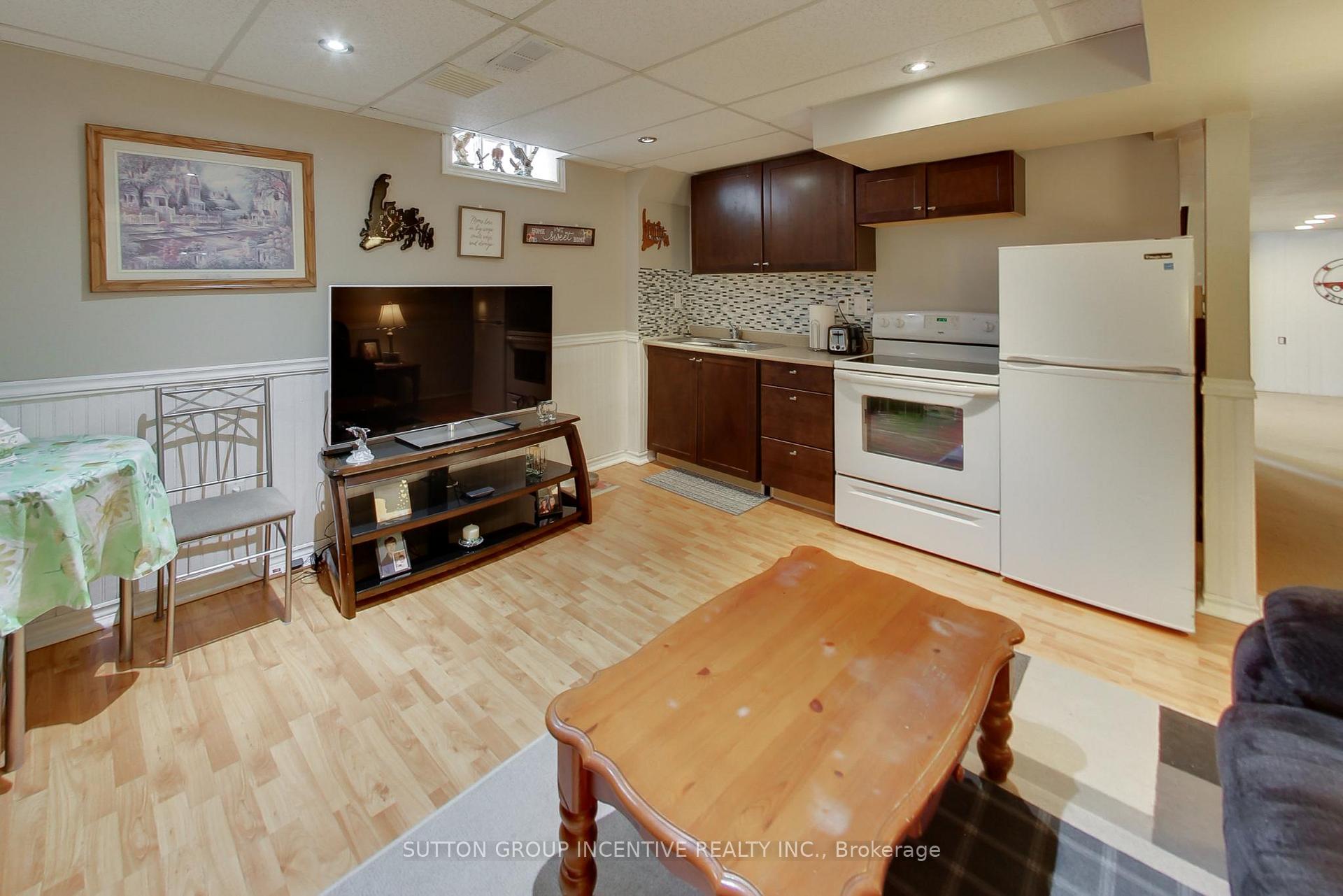 Photo 20 of 32 Gore Drive, Barrie, Ardagh — HOMEH