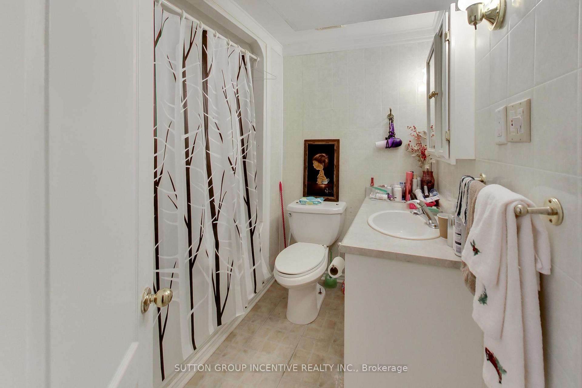 Photo 24 of 32 Gore Drive, Barrie, Ardagh — HOMEH