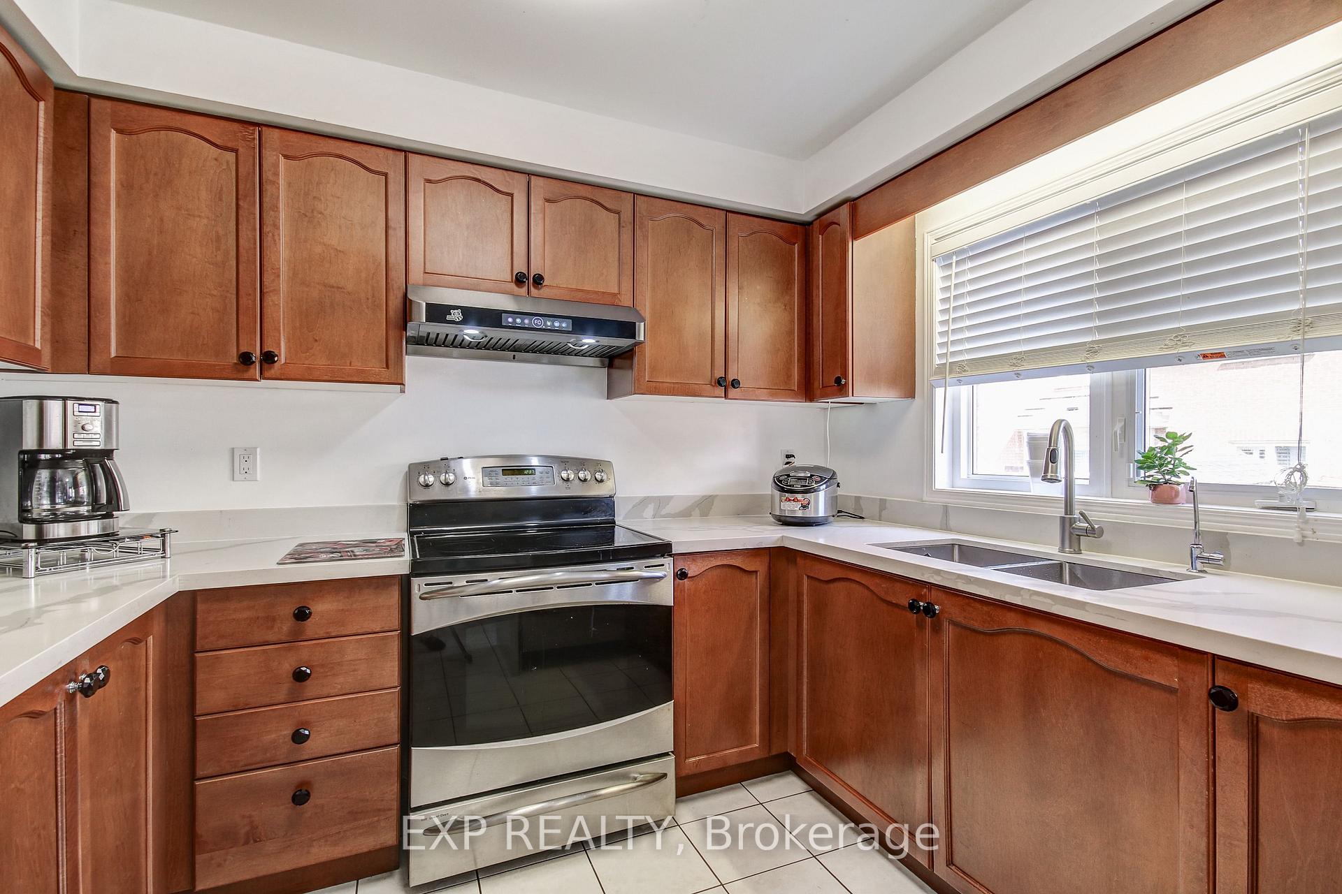 Photo 18 of 45 Marbleseed Crescent, Brampton, Sandringham-Wellington — HOMEH