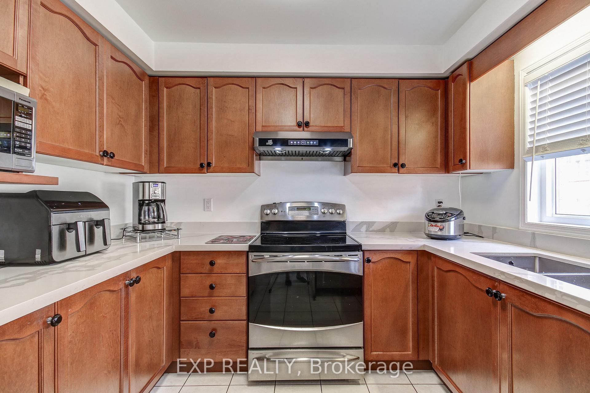 Photo 19 of 45 Marbleseed Crescent, Brampton, Sandringham-Wellington — HOMEH