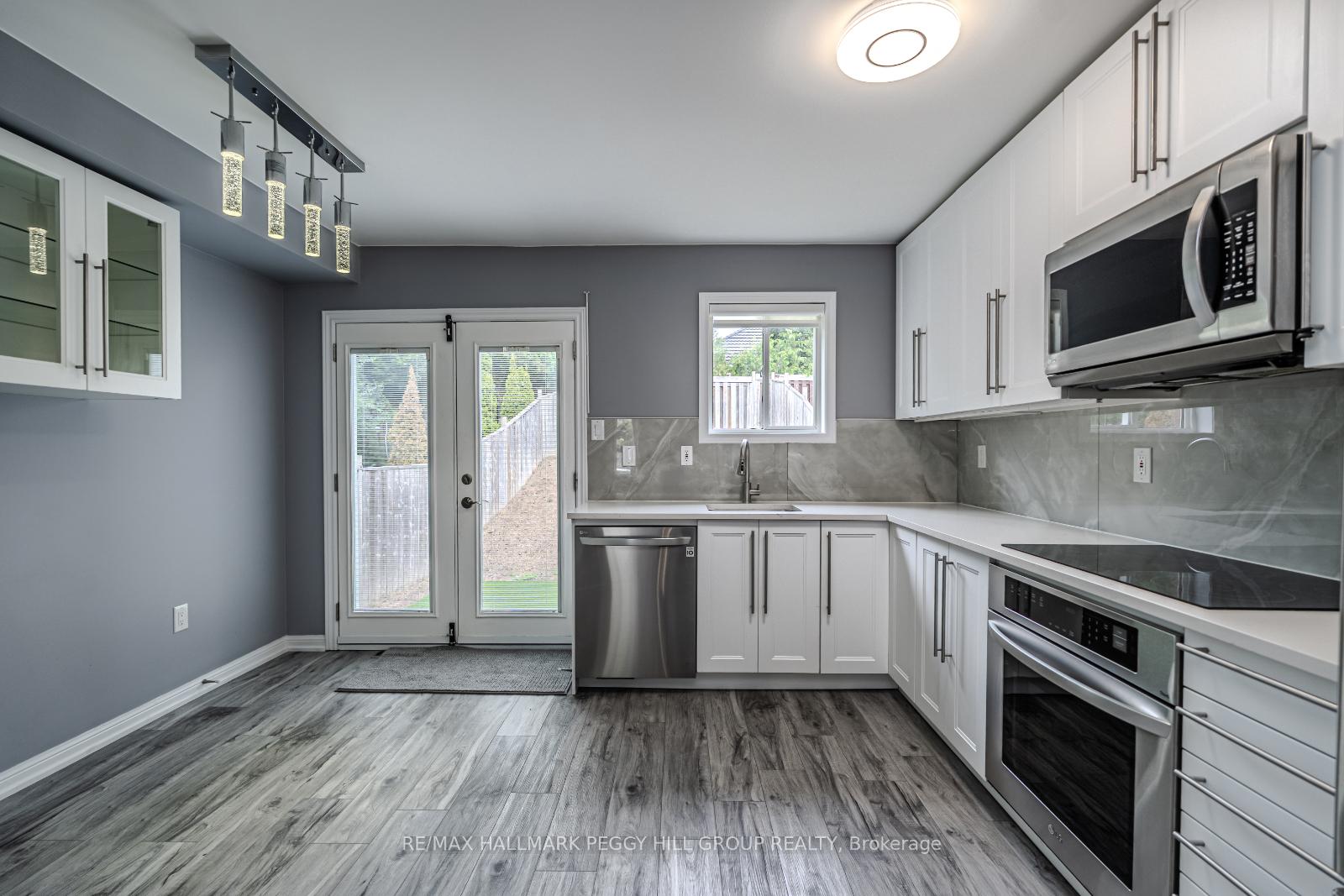 Photo 3 of 367 Ferndale Drive S, Barrie, Ardagh — HOMEH