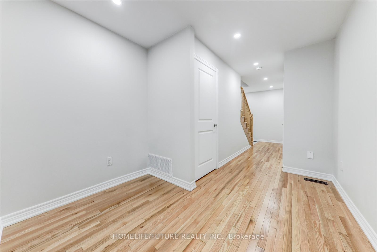 Photo 7 of 44 Haymarket Drive, Brampton, Northwest Brampton — HOMEH