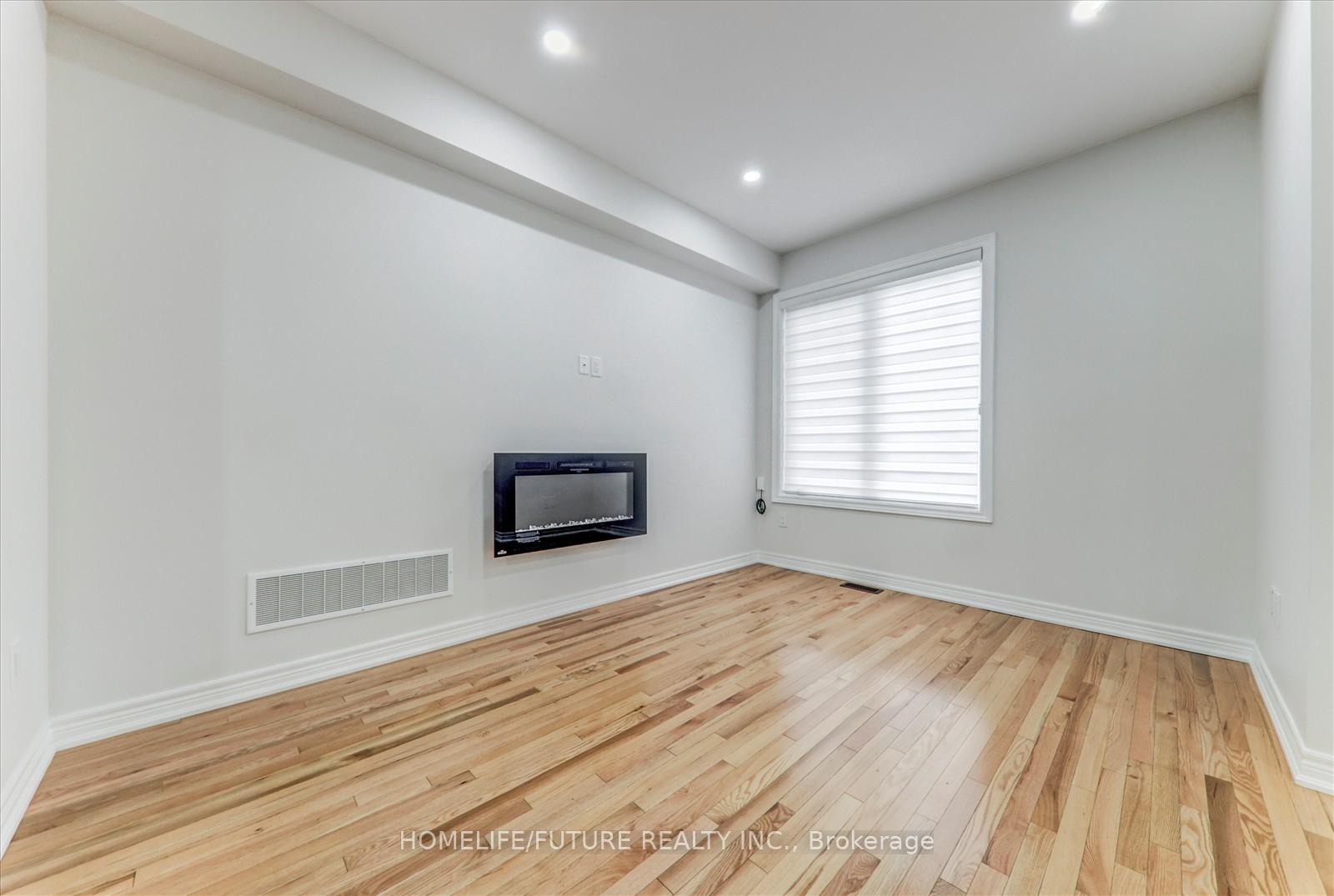 Photo 10 of 44 Haymarket Drive, Brampton, Northwest Brampton — HOMEH