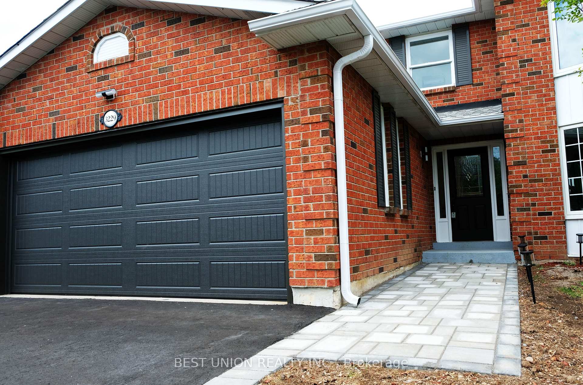 Photo 3 of 3229 Appollo Road, Burlington, Headon — HOMEH