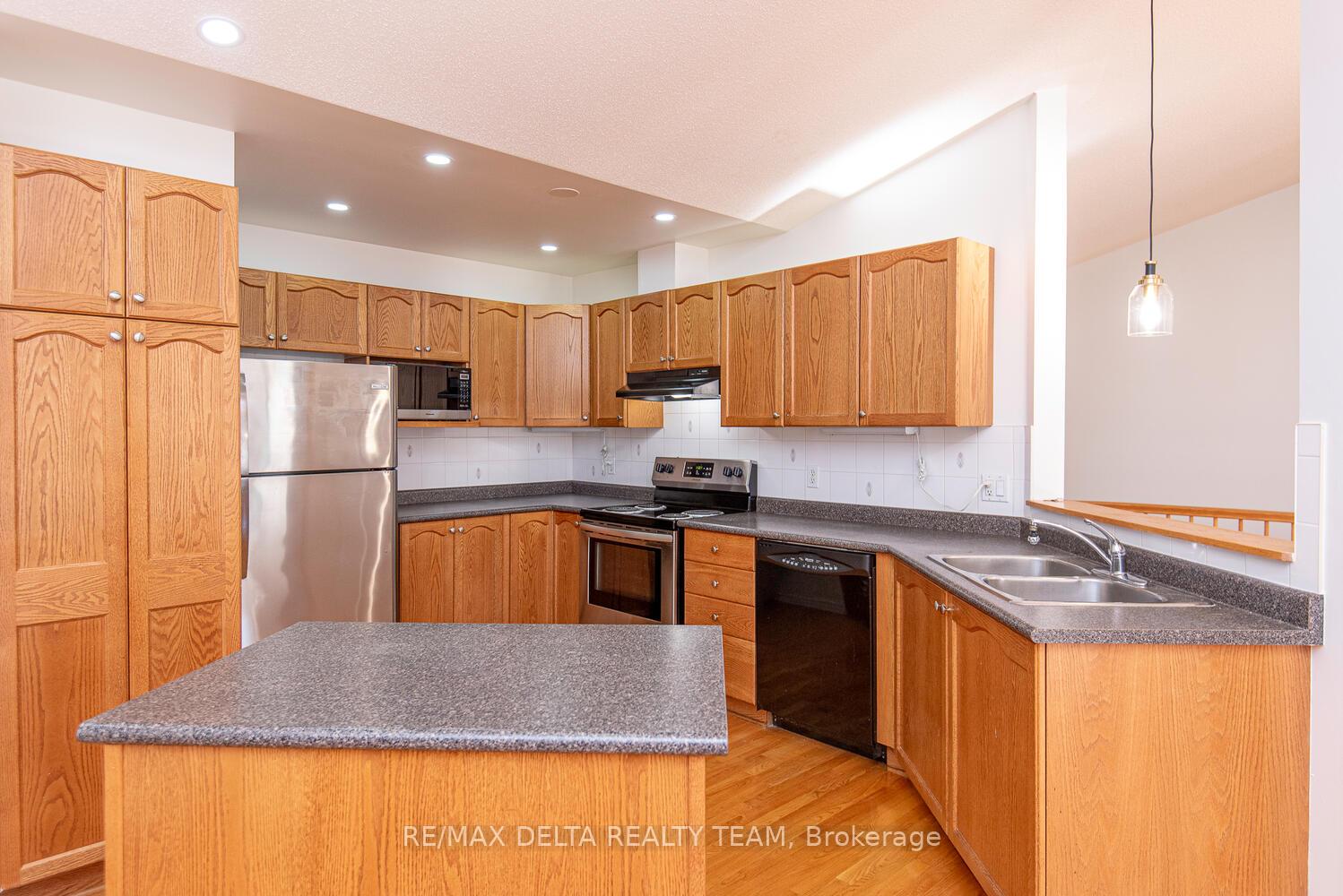 Photo 3 of 8 Spinney Way, Ottawa, Barrhaven - Longfields — HOMEH