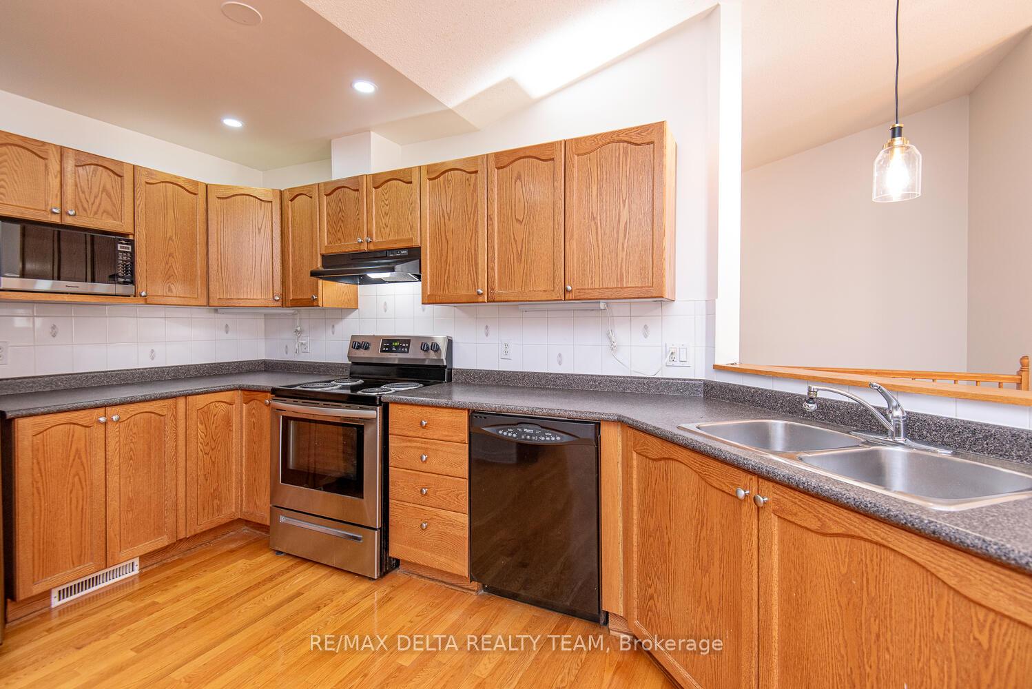 Photo 4 of 8 Spinney Way, Ottawa, Barrhaven - Longfields — HOMEH